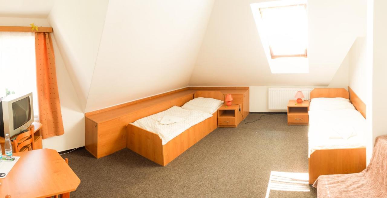 Motel Velky Rybnik Dehtare  エクステリア 写真