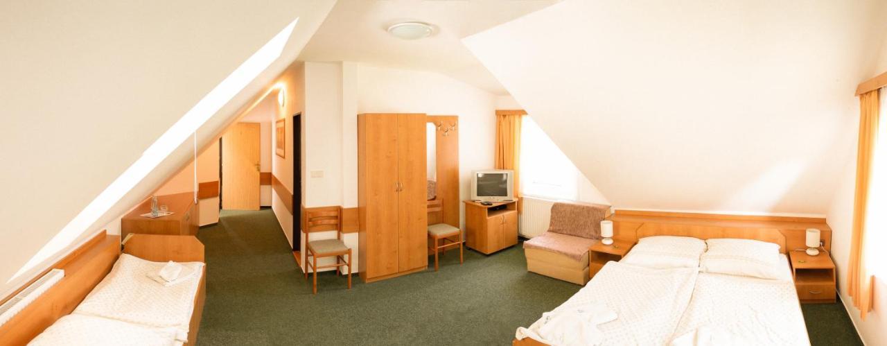 Motel Velky Rybnik Dehtare  エクステリア 写真