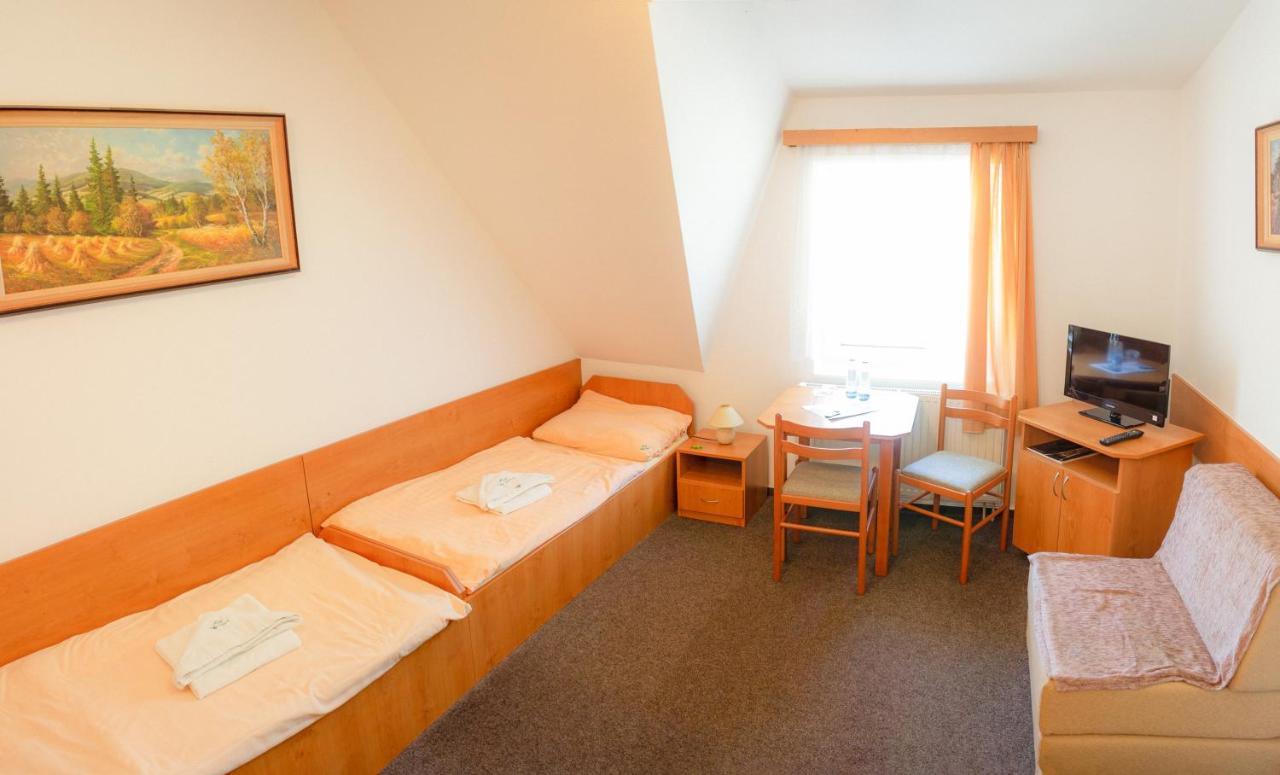 Motel Velky Rybnik Dehtare  エクステリア 写真